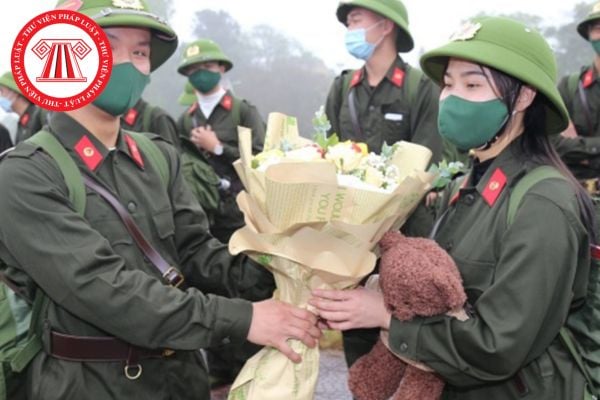 Người thực hiện nghĩa vụ tham gia Công an nhân dân được kéo dài thời hạn phục vụ tại ngũ tối đa bao nhiêu tháng?