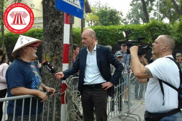 Phóng viên nước ngoài không thường trú là người tiến hành các hoạt động thông tin báo chí ngắn hạn tại Việt Nam đúng không?