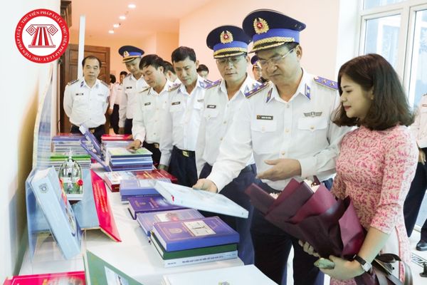 Để được bổ Cảnh sát viên cao cấp của Cảnh sát biển Việt Nam cần đáp ứng thời gian làm công tác pháp luật bao nhiêu năm trở lên?