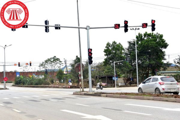 đèn giao thông đường bộ với tín hiệu đèn báo hiệu trên đường bộ