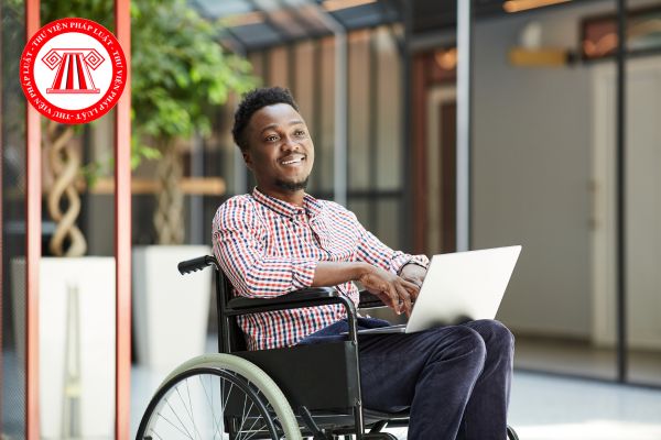 Cơ sở giáo dục nghề nghiệp cho người khuyết tật cần phải đảm bảo có giáo trình và thời gian đào tạo phù hợp với người khuyết tật đúng không?