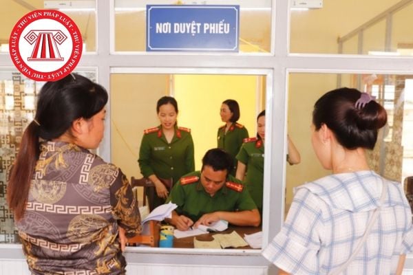 Cán bộ làm nhiệm vụ tổ chức thăm gặp tại trại giam thuộc Bộ Quốc phòng thì phải đạt tiêu chuẩn gì?