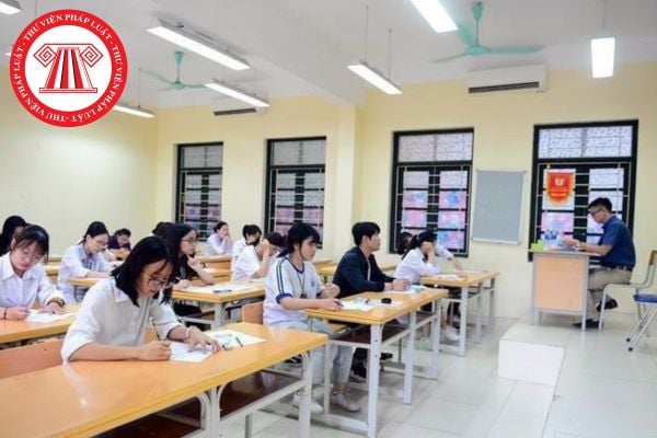 Việc đánh giá định kỳ đối với kết quả học tập theo môn học bắt buộc của học sinh cơ sở giáo dục nghề nghiệp được thực hiện như thế nào?