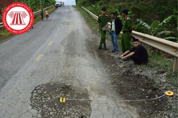 Đào phá đường quốc lộ tạo ổ gà để xe tham gia giao thông hư hỏng phải vá lốp thì sẽ bị xử phạt vi phạm hành chính như thế nào?