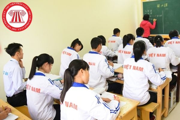 Giấy chứng nhận hoàn thành khóa học giáo dục định hướng cấp cho người lao động hiện đang sử dụng theo mẫu nào? Có giá trị trong bao lâu?