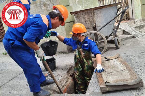 Người lao động chết khi đang dọn vệ sinh dưới cống thoát nước thì sẽ được hưởng những trợ cấp nào từ bảo hiểm tai nạn lao động?