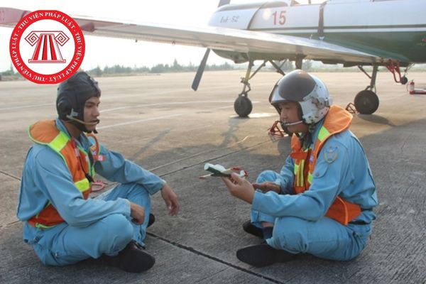 Phi công giảng viên bay quân sự là gì? Để thăng hạng kỹ thuật lên phi công giảng viên bay quân sự cấp 3 thì cần phải đáp ứng được những tiêu chuẩn nào?