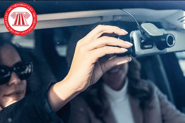 Có thể lắp thiết bị giám sát hành trình xe ô tô ở bộ phận đèn báo hiệu lặp lại tín hiệu thông báo trạng thái hoạt động hay không?