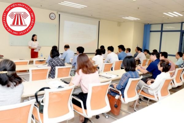 Giảng viên đại học có thể kéo dài tuổi nghỉ hưu tối đa bao nhiêu năm so với tuổi nghỉ hưu quy định? Cần đáp ứng được những điều kiện gì?