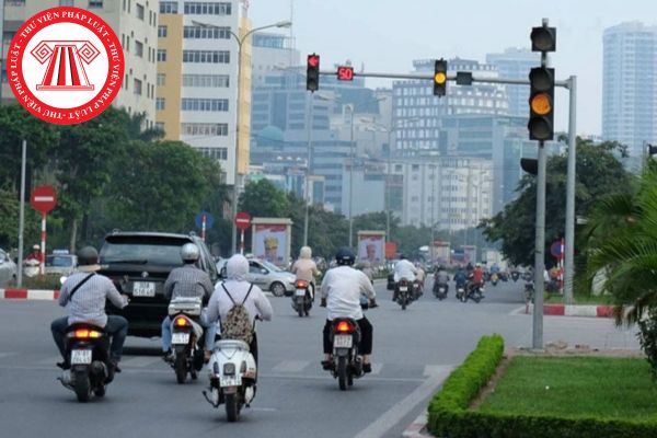 Người tham gia giao thông có bị xem là vượt đèn vàng khi đi qua đoạn đường mà đèn giao thông báo tín hiệu vàng nhấp nháy không?
