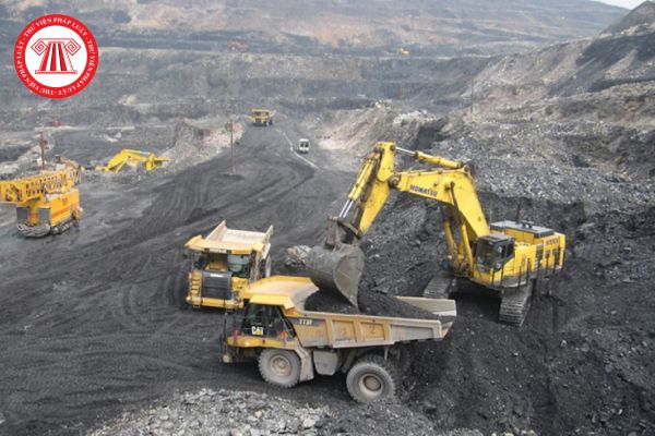 Hội đồng thẩm định đề án đóng cửa mỏ khoáng sản do Bộ trưởng Bộ Tài nguyên và Môi trường quyết định thành lập gồm những ai?