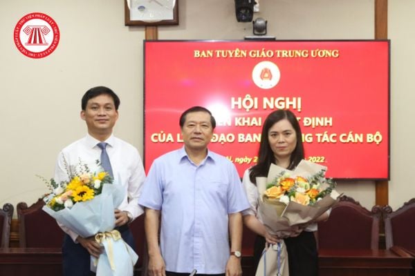 Ban Tuyên giáo Trung ương có nhiệm vụ và quyền hạn gì về hoạt động thông tin đối ngoại và hợp tác quốc tế?