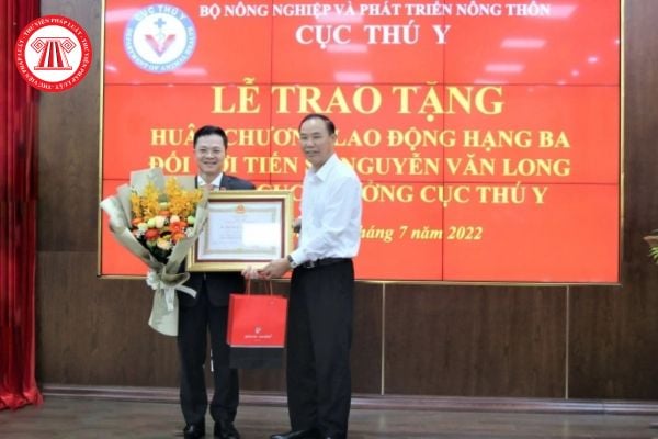 Cục Thú y trực thuộc Bộ Nông nghiệp và Phát triển nông thôn có nhiệm vụ và quyền hạn gì về phòng chống dịch bệnh động vật thủy sản?