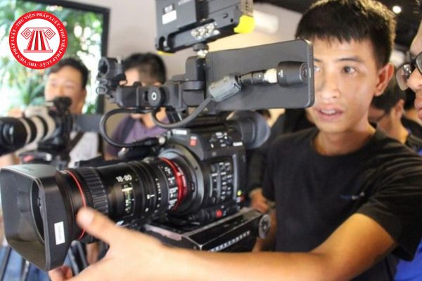 Mức lương đối với viên chức quay phim hạng 3 chuyên ngành thông tin và truyền thông là bao nhiêu?