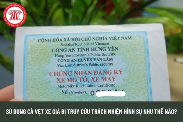 Sử dụng cà vẹt xe giả có thể bị truy cứu trách nhiệm hình sự với khung hình phạt cao nhất là 07 năm tù đúng không?