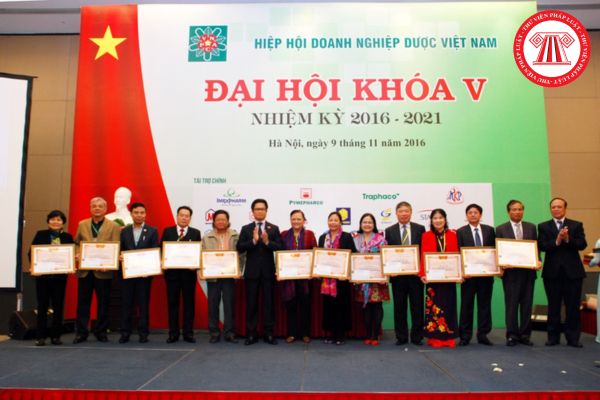 Ban Chấp hành Hiệp hội Doanh nghiệp Dược Việt Nam có nhiệm kỳ bao nhiêu năm? Ủy viên Ban Chấp hành cần đáp ứng những tiêu chuẩn nào?