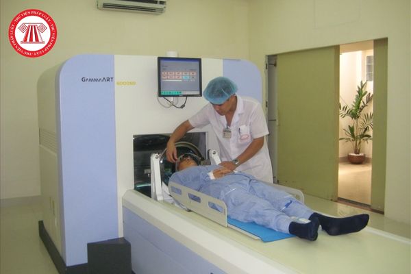 Kỹ thuật viên tại các cơ sở y tế làm việc trực tiếp với các thiết bị phát ra tia X sẽ trải qua bao nhiêu cuộc đào tạo?