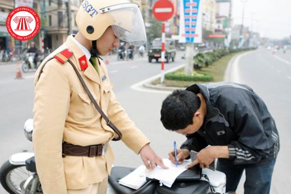 Cá nhân tạm trú được giao phương tiện giao thông vi phạm hành chính để giữ và bảo quản khi đáp ứng điều kiện gì?