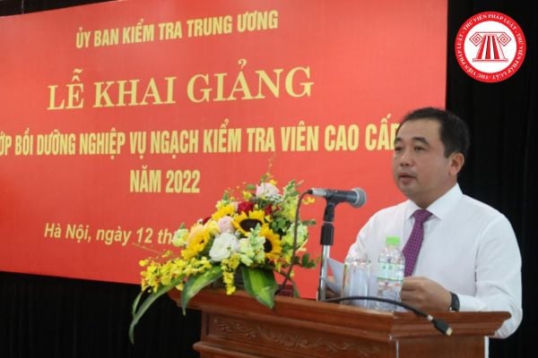 Kiểm tra viên cao cấp của Đảng cần có bằng tốt nghiệp đại học chuyên ngành gì? Yêu cầu về trình độ đào tạo?