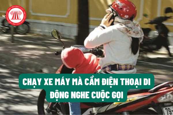 Chạy xe máy mà cầm điện thoại di động nghe cuộc gọi thì bị phạt bao nhiêu tiền? Có bị hốt xe máy hay tước bằng lái xe không?