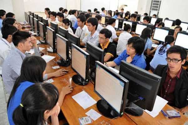 To participate in the civil service promotion exam in 2022, which criteria must be met by public employees in Vietnam?