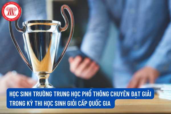 Học sinh trường trung học phổ thông chuyên đạt giải trong kỳ thi học sinh giỏi cấp quốc gia