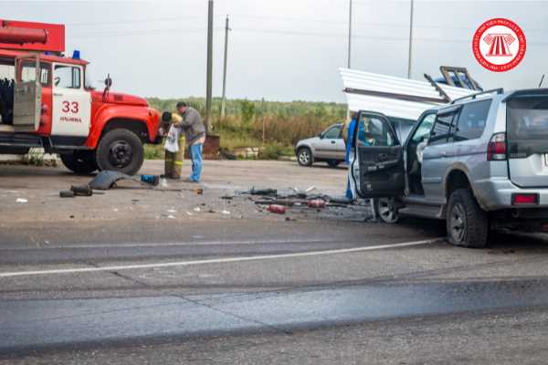 Lái xe gây tai nạn chết người thì phải chịu trách nhiệm bồi thường thiệt hại những khoản nào? Người gây tai nạn chết người có thể bị truy cứu trách nhiệm hình sự hay không?