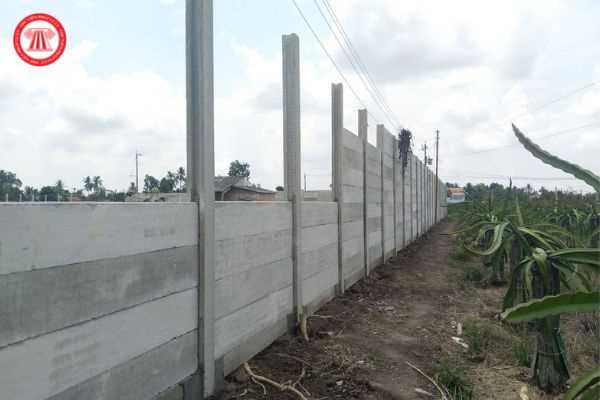 Đất nông nghiệp xây dựng tường rào chắn xung quanh có được không?
