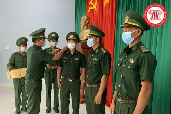 Công chức làm việc trong quân đội nhân dân Việt Nam không hoàn thành tốt nhiệm vụ thì có buộc phải giải quyết thôi việc không?
