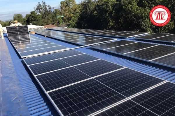 Giá mua bán điện đối với hệ thống điện mặt trời mái nhà được quy định là bao nhiêu? Việc thực hiện có cần xin giấy phép hoạt động điện lực hay không?