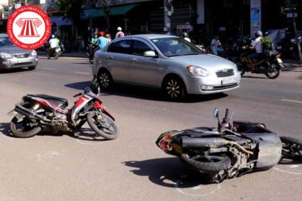 Tai nạn giao thông: Bạn biết không, hình ảnh này đang giúp cho nhiều người nhận ra tầm quan trọng của việc thực hiện an toàn khi tham gia giao thông. Hãy cùng xem để nhận ra được bài học từ sự cố đáng tiếc này và hành động đúng cách nhé!