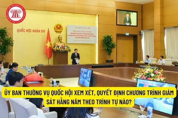 Ủy ban thường vụ Quốc hội xem xét, quyết định chương trình giám sát hằng năm theo trình tự nào?