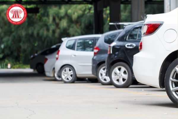 Điểm nổi bật nào trong luật giao thông Việt Nam nêu rõ về vi phạm khi đỗ xe?
