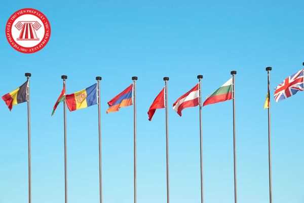 Treo cờ ASEAN: Việc treo cờ ASEAN tại các địa điểm quan trọng là cách thể hiện tình cảm đoàn kết của các quốc gia thành viên trên toàn khu vực. Từ đó, những ước mơ hòa bình và phát triển kinh tế chung của các quốc gia thành viên sẽ được tôn vinh và khẳng định.