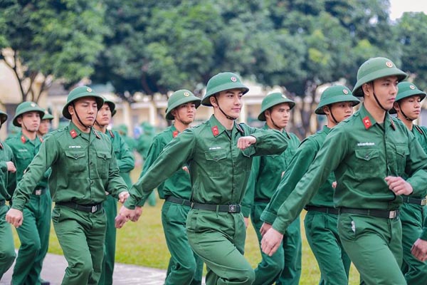 Đối tượng, điều kiện kéo dài tuổi phục vụ tại ngũ của quân nhân chuyên  nghiệp