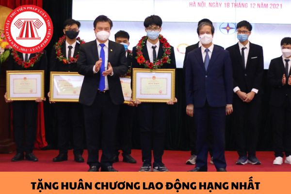 Sinh viên được tặng Huân chương Lao động hạng nhất khi nào?