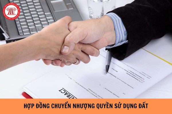 Mẫu hợp đồng chuyển nhượng quyền sử dụng đất với hộ gia đình, cá nhân năm 2023? Chuyển nhượng quyền sử dụng đất đối với hộ gia đình, cá nhân cần đáp ứng điều kiện nào? (Hình từ Internet).