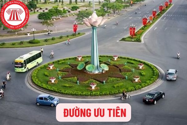 Điều khiển xe máy không nhường đường cho xe đi trên đường ưu tiên thì bị xử phạt bao nhiêu tiền?