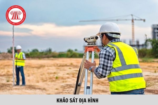 Khảo sát địa hình có thuộc loại hình khảo sát xây dựng không? Trường hợp chưa lựa chọn được nhà thầu thiết kế thì ai có quyền thuê nhà thầu thiết kế?  