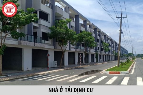 Hộ gia đình, cá nhân được bố trí nhà ở như thế nào để phục vụ tái định cư? Tiêu chuẩn đối với nhà ở khu vực đô thị phục vụ tái định cư là gì?