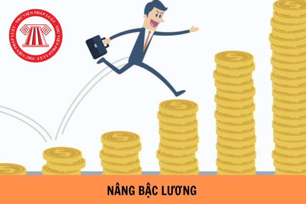 Viên chức bị kỷ luật thì bị kéo dài thời gian tính nâng bậc lương thường xuyên bao lâu?