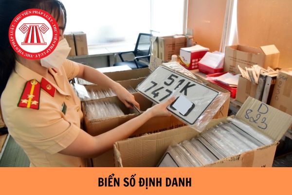 Trường hợp sang tên đổi chủ thì biển số xe định danh của chủ xe bị thu hồi và giữ lại trong bao nhiêu năm?