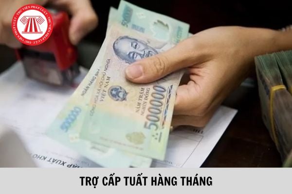 Số thân nhân được hưởng trợ cấp tuất hằng tháng tối đa là bao nhiêu người?