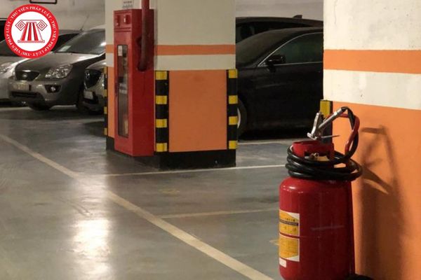 Hành vi đỗ xe trước chỗ đặt bình chữa cháy bị phạt thế nào?