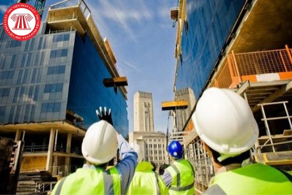 Có phải mua bảo hiểm bắt buộc trong hoạt động đầu tư xây dựng không khi xây dựng công trình Trung tâm hội nghị cấp III?