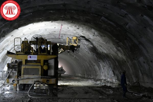 Quy chuẩn về làm việc trong đường hầm ở môi trường khí nén để đảm bảo an toàn tại công trường xây dựng như thế nào?
