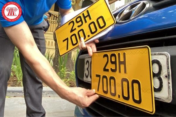 Bị phạt bao nhiêu tiền khi xe ô tô kinh doanh không đổi sang biển số vàng?