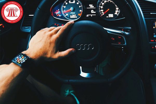 Trong một ngày, người điều khiển xe ô tô được lái liên tục tối đa bao nhiêu giờ?