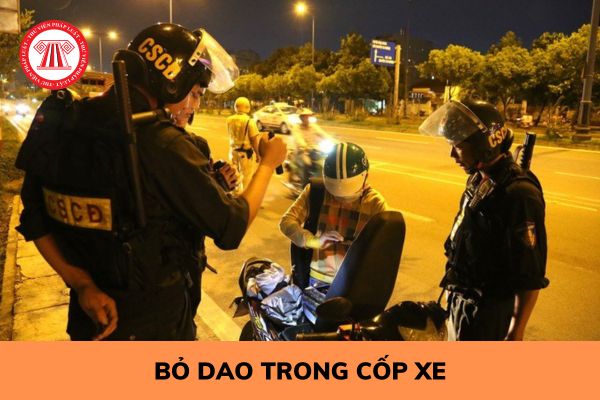 Bỏ dao trong cốp xe máy để phòng thân nhằm cố ý gây thương tích cho người khác bị xử phạt hành chính như thế nào?