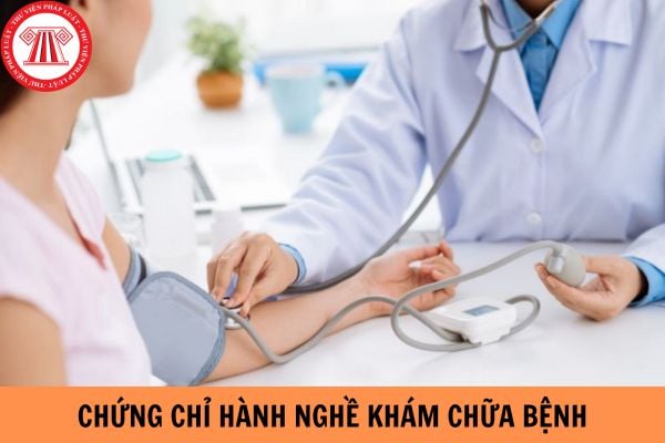 Người hành nghề khám chữa bệnh không làm việc trong thời hạn 02 năm liên tục có bị thu hồi chứng chỉ không?